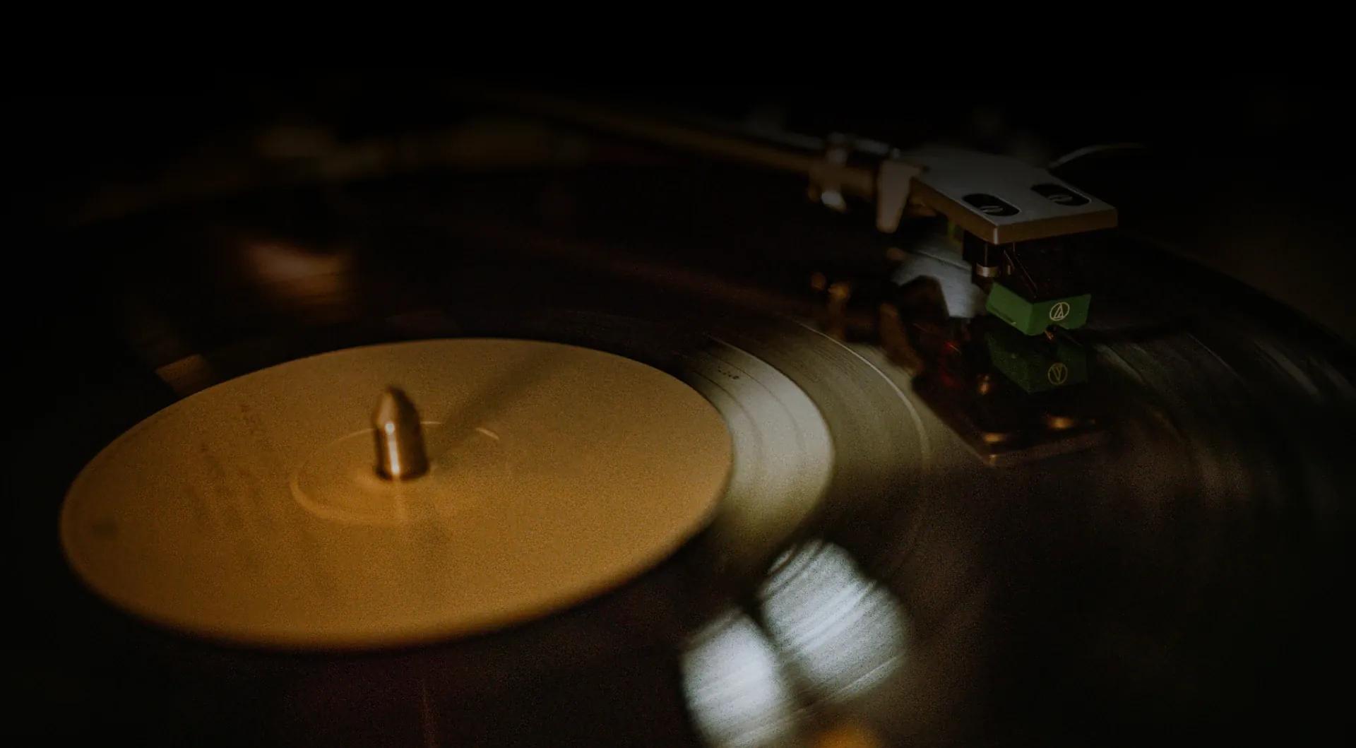 Lo clásico no pasa de moda — tocadiscos